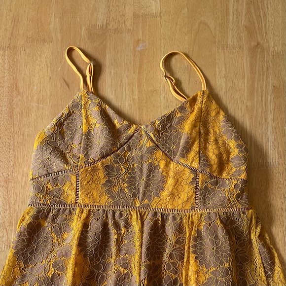 Floral lace dress - Picture 3 of 9